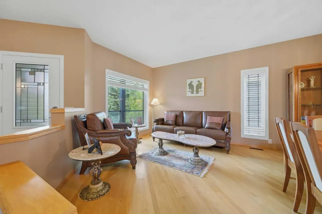 52 Edgebrook Rise NW Calgary AB T3A 4Z9