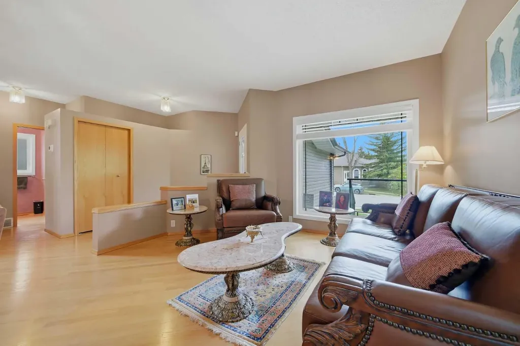 52 Edgebrook Rise NW Calgary AB T3A 4Z9
