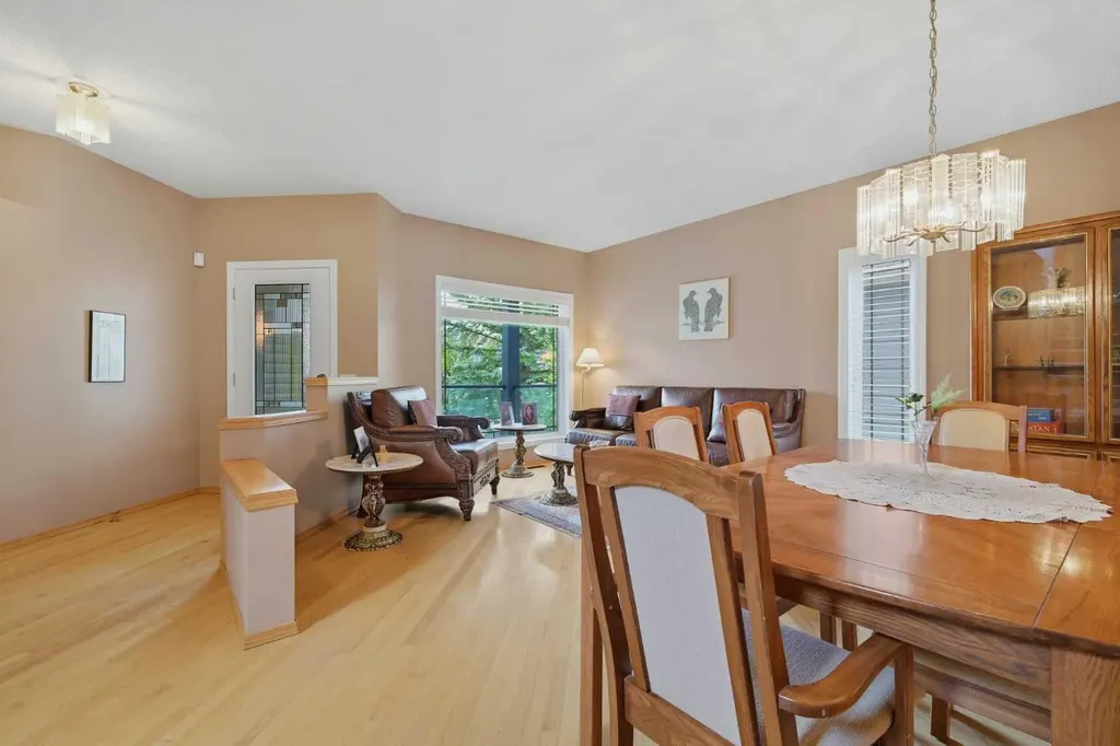 52 Edgebrook Rise NW Calgary AB T3A 4Z9