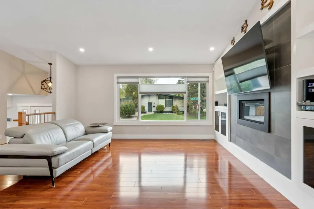 1303 105 Avenue SW Calgary AB T2W0B5