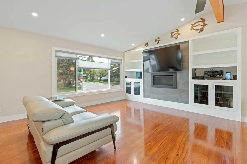 1303 105 Avenue SW Calgary AB T2W0B5