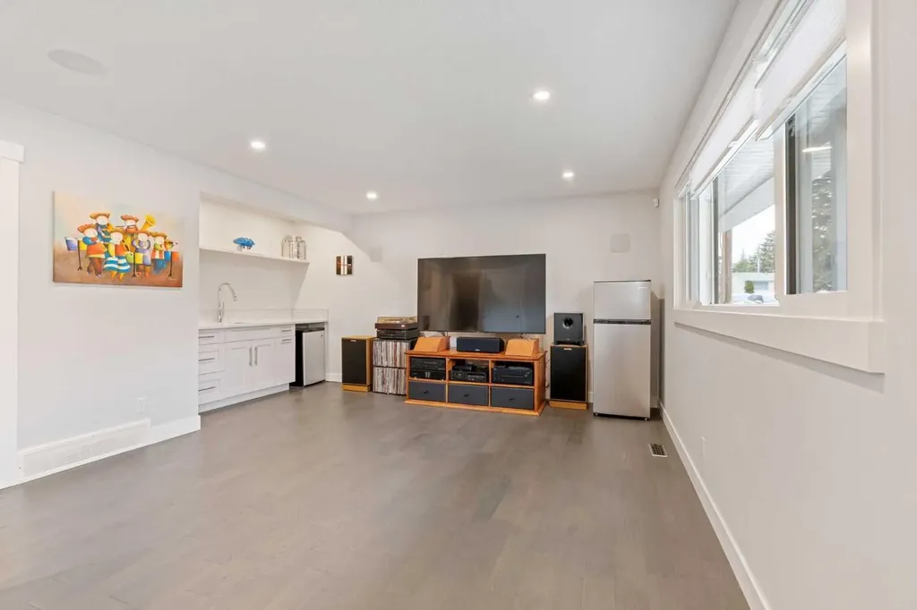 1303 105 Avenue SW Calgary AB T2W0B5