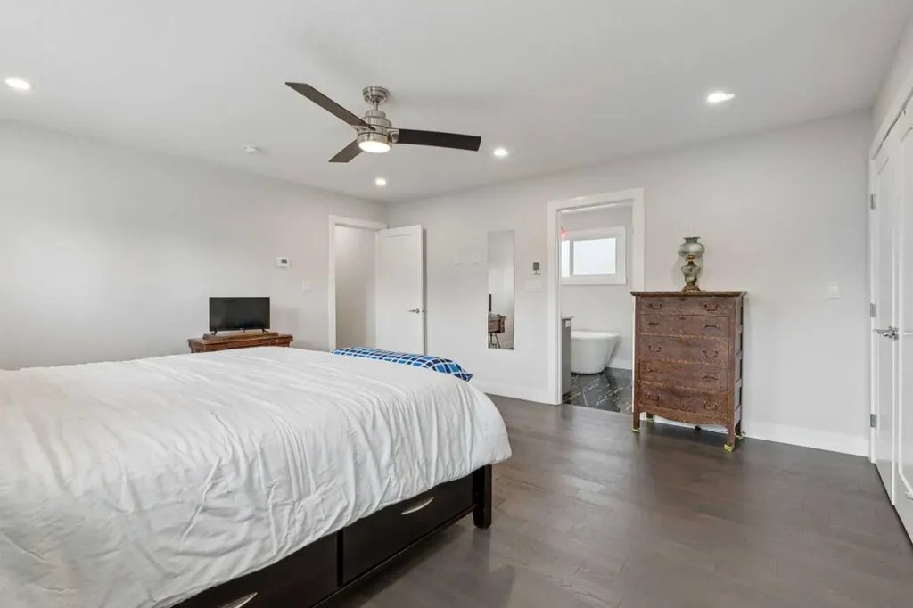 1303 105 Avenue SW Calgary AB T2W0B5