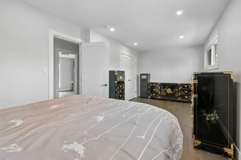 1303 105 Avenue SW Calgary AB T2W0B5