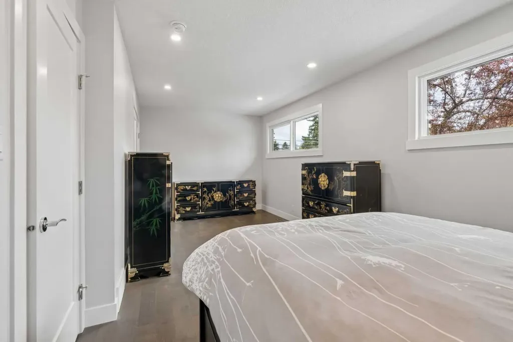 1303 105 Avenue SW Calgary AB T2W0B5
