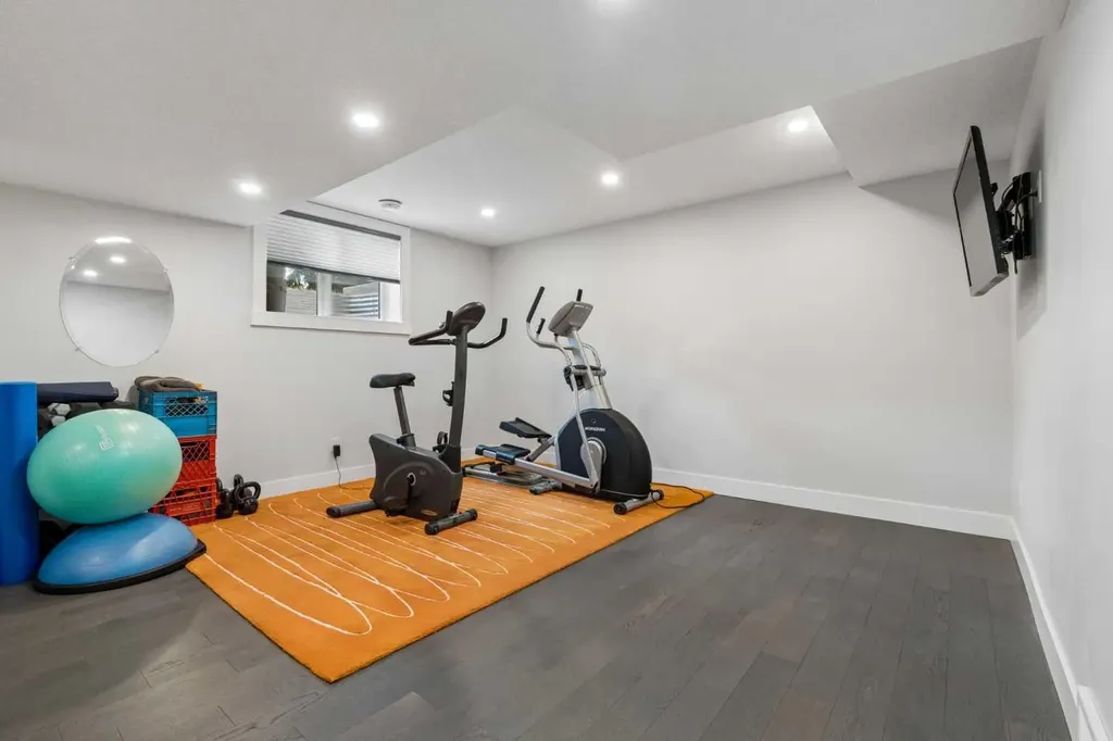 1303 105 Avenue SW Calgary AB T2W0B5