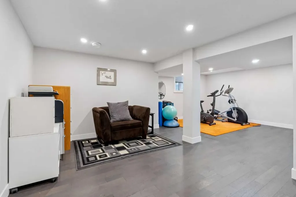 1303 105 Avenue SW Calgary AB T2W0B5