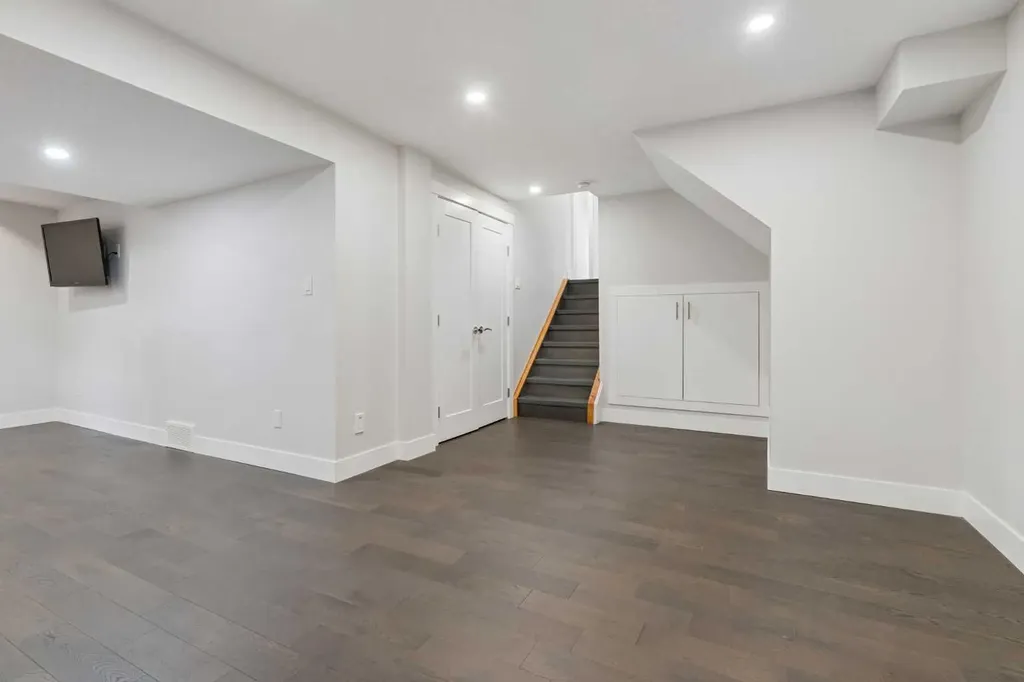1303 105 Avenue SW Calgary AB T2W0B5