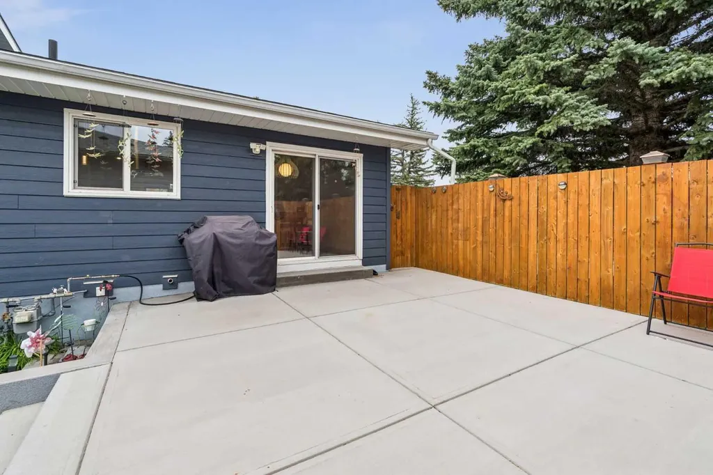 1303 105 Avenue SW Calgary AB T2W0B5