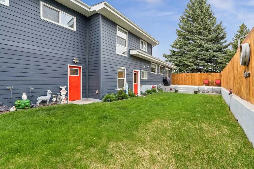 1303 105 Avenue SW Calgary AB T2W0B5