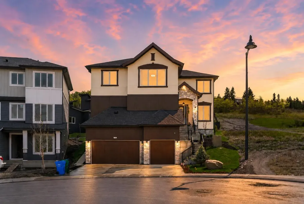 148 Crestridge Terrace SW Calgary AB T3B6K5