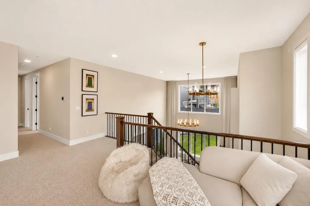 148 Crestridge Terrace SW Calgary AB T3B6K5