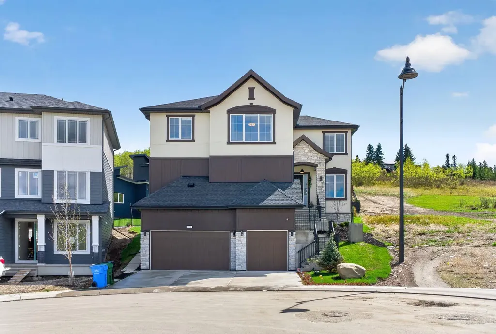 148 Crestridge Terrace SW Calgary AB T3B6K5