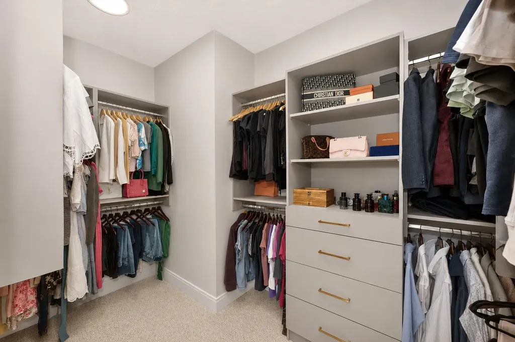 148 Crestridge Terrace SW Calgary AB T3B6K5