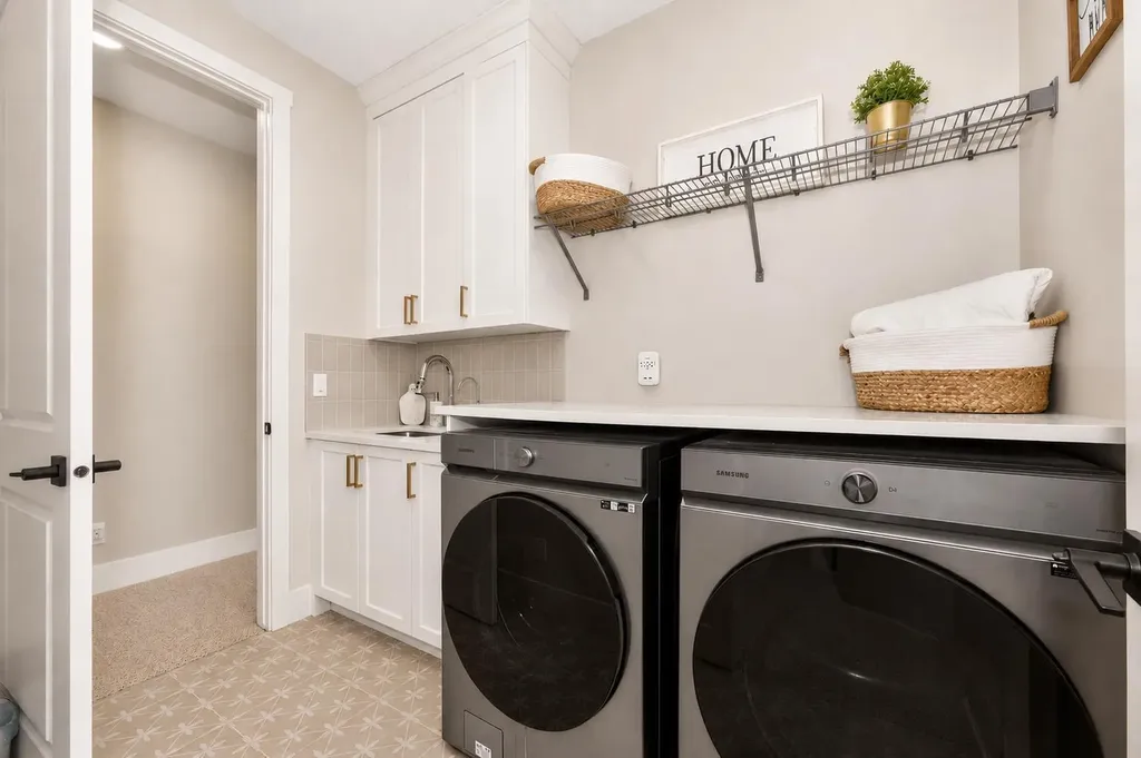 148 Crestridge Terrace SW Calgary AB T3B6K5