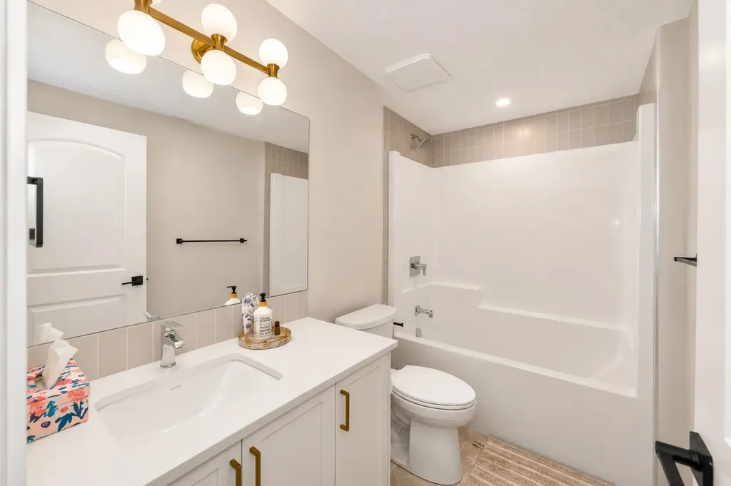 148 Crestridge Terrace SW Calgary AB T3B6K5