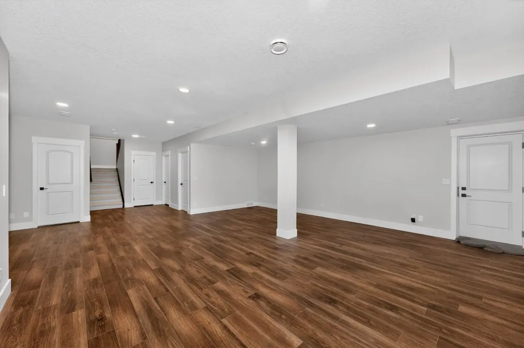 148 Crestridge Terrace SW Calgary AB T3B6K5