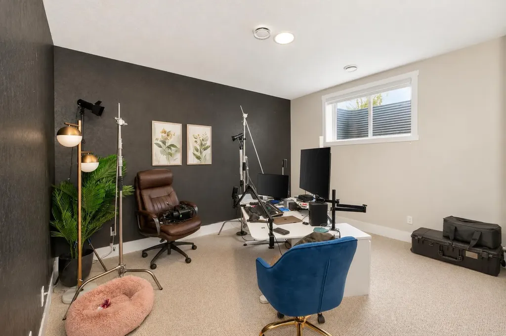 148 Crestridge Terrace SW Calgary AB T3B6K5