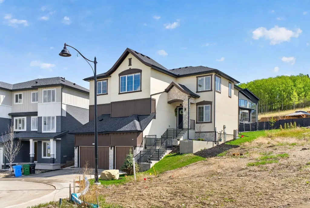 148 Crestridge Terrace SW Calgary AB T3B6K5
