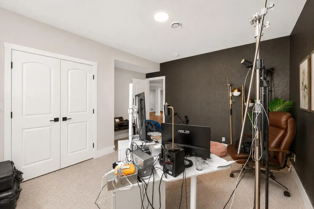 148 Crestridge Terrace SW Calgary AB T3B6K5