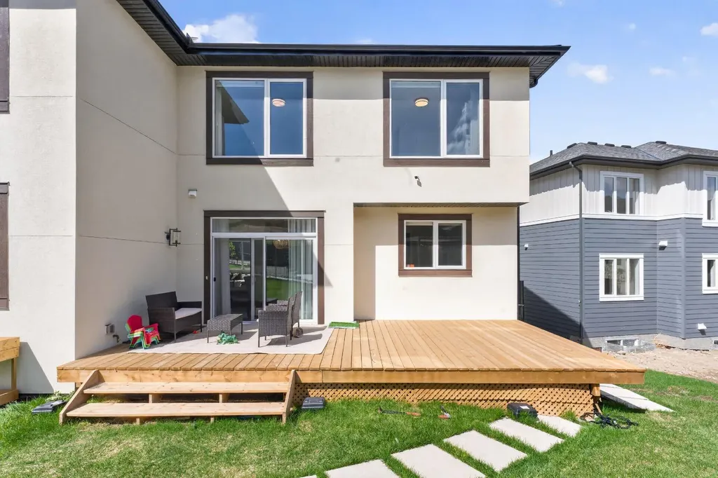 148 Crestridge Terrace SW Calgary AB T3B6K5