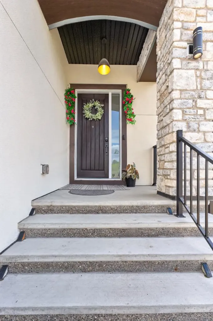 148 Crestridge Terrace SW Calgary AB T3B6K5