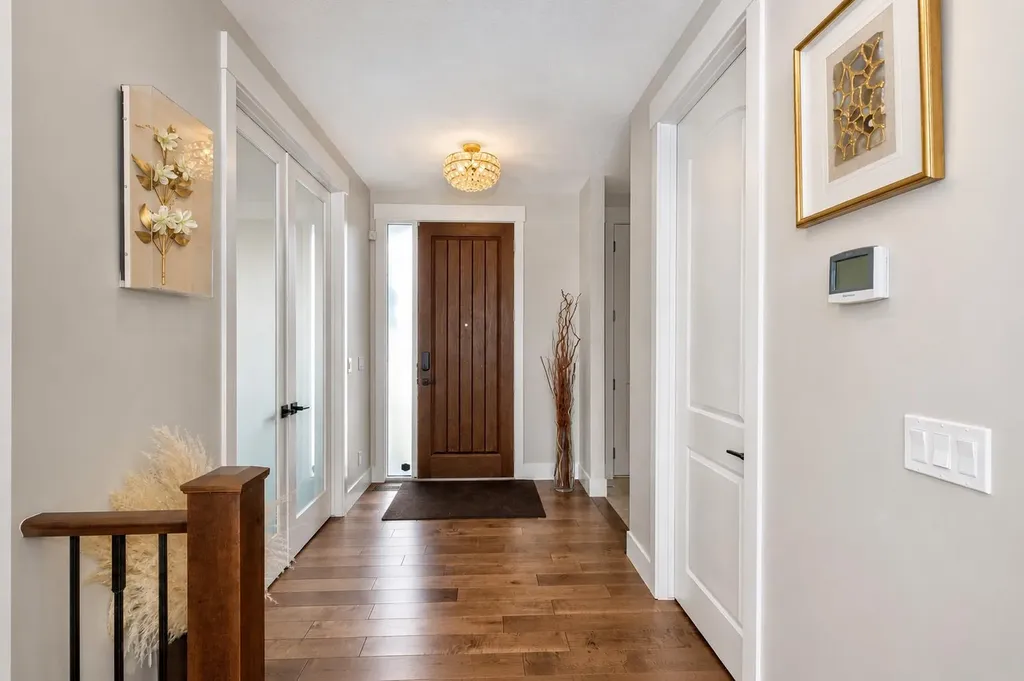 148 Crestridge Terrace SW Calgary AB T3B6K5