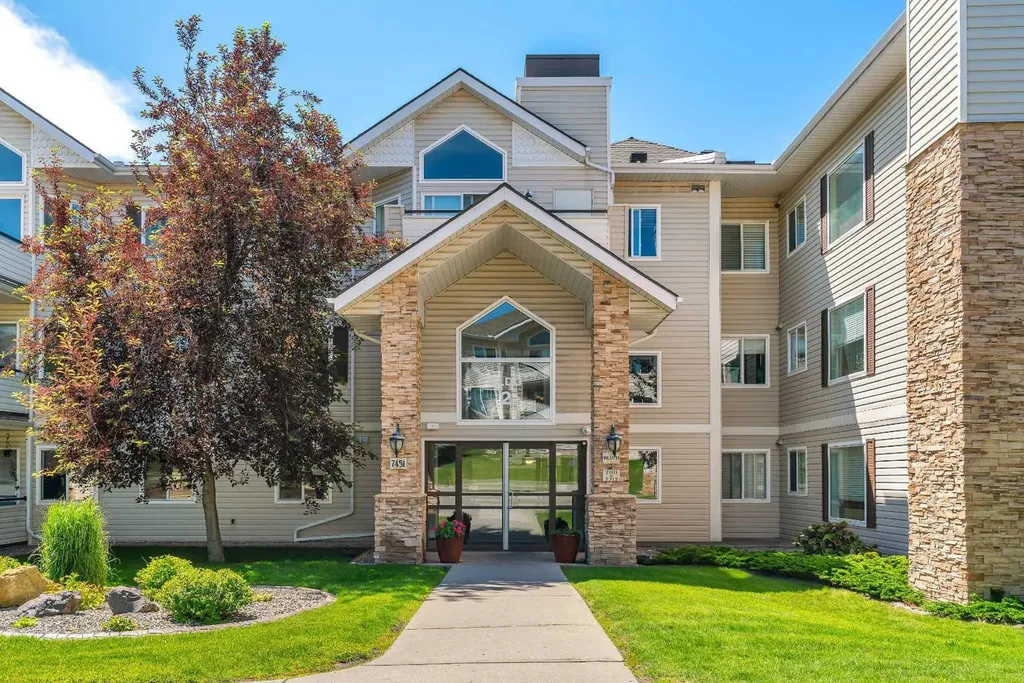 7451 Springbank Boulevard SW Calgary AB T3H 5R2