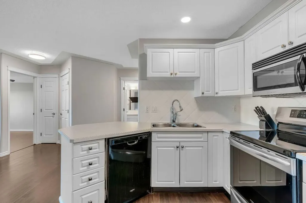 7451 Springbank Boulevard SW Calgary AB T3H 5R2