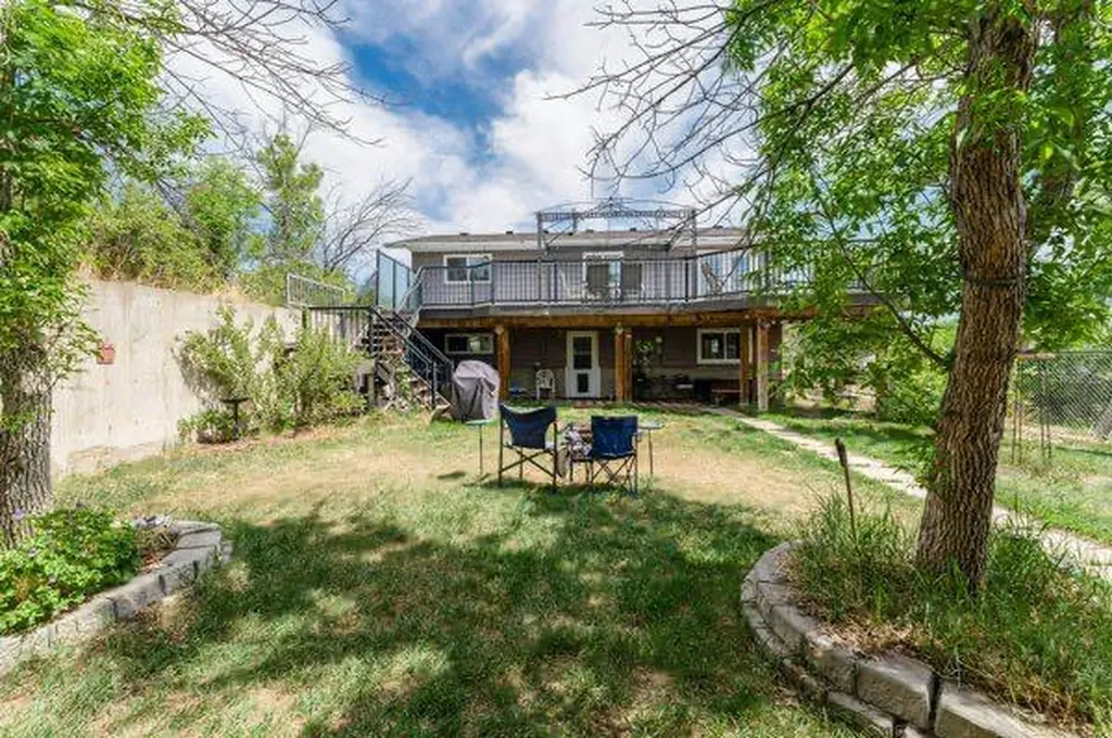 301 16 Street NW Drumheller AB T0J0Y1