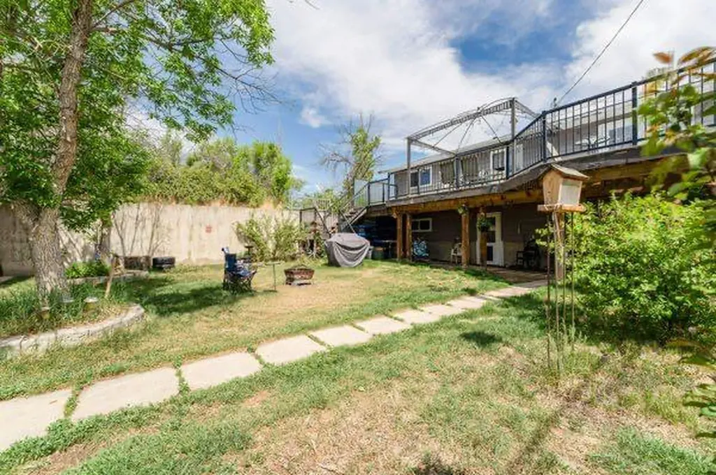 301 16 Street NW Drumheller AB T0J0Y1