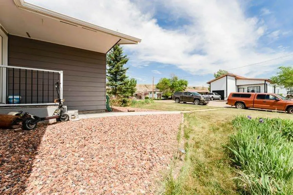 301 16 Street NW Drumheller AB T0J0Y1