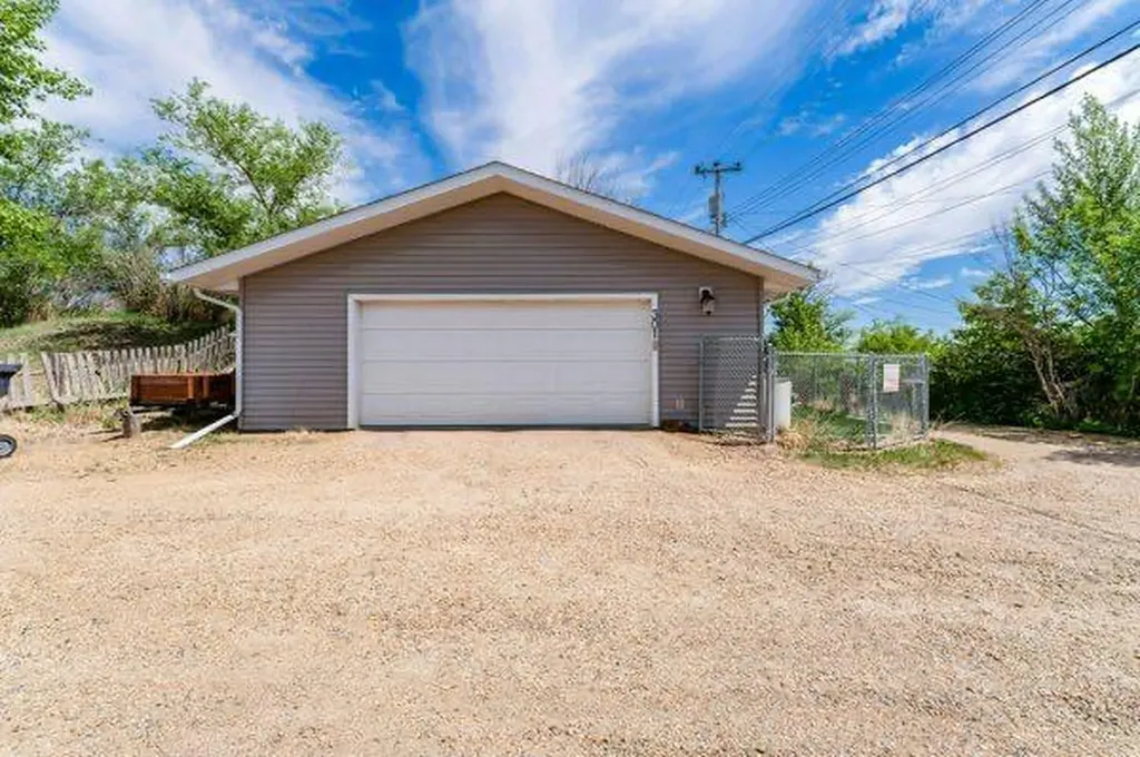 301 16 Street NW Drumheller AB T0J0Y1