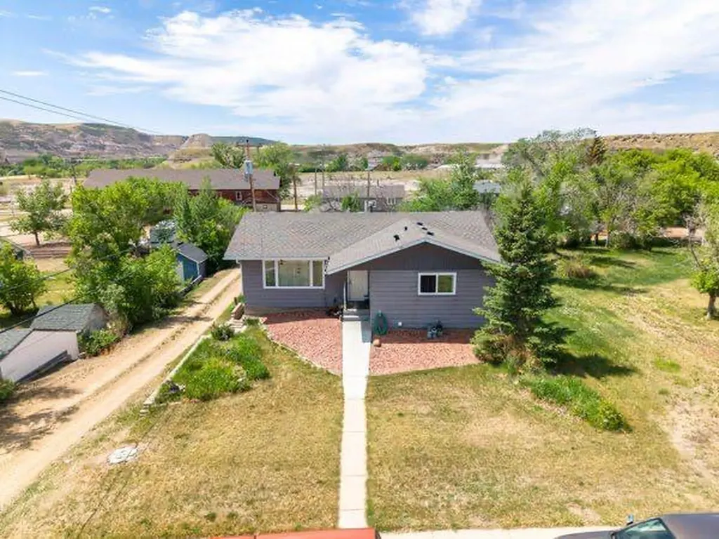 301 16 Street NW Drumheller AB T0J0Y1