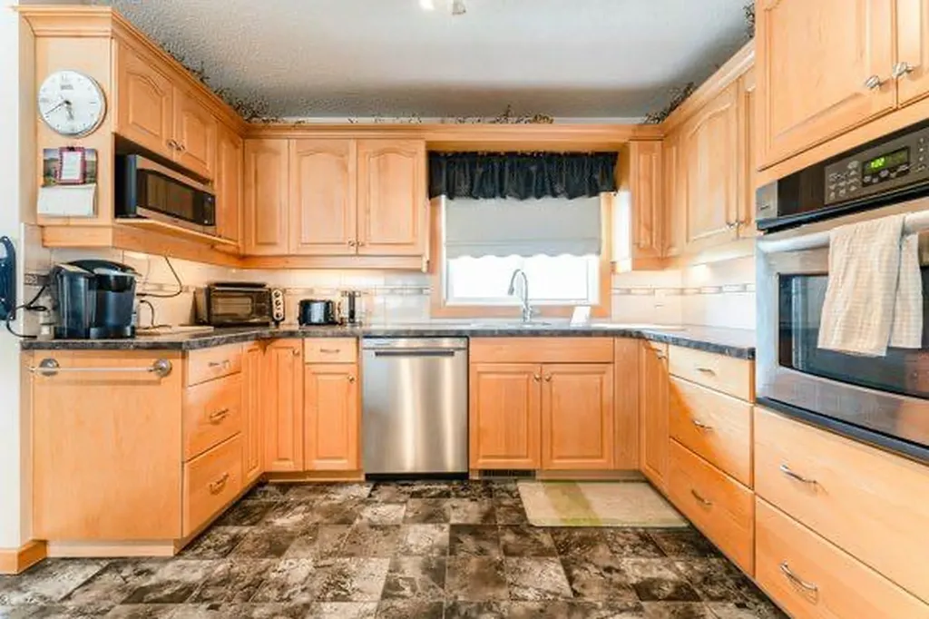 301 16 Street NW Drumheller AB T0J0Y1