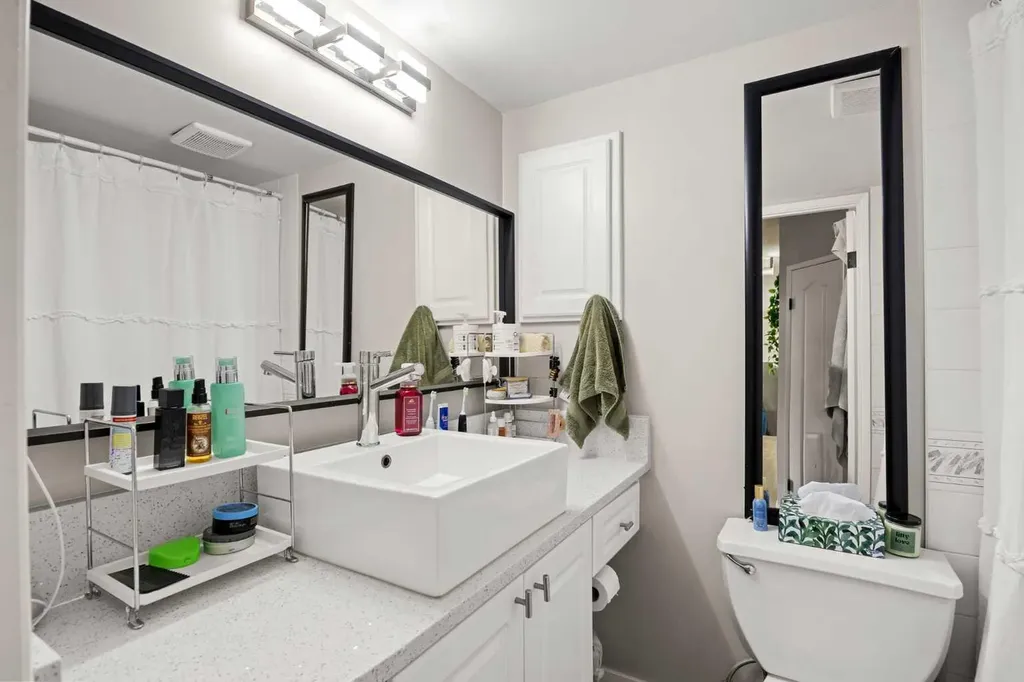 1328 13 Avenue SW Calgary AB T3C 0T3