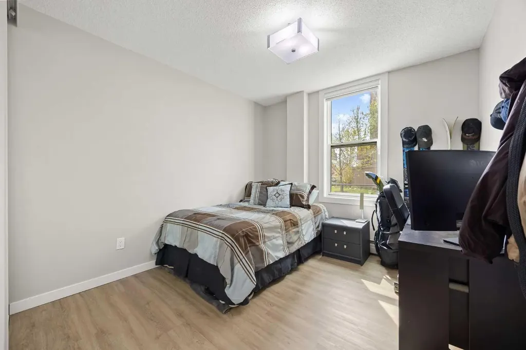 1328 13 Avenue SW Calgary AB T3C 0T3