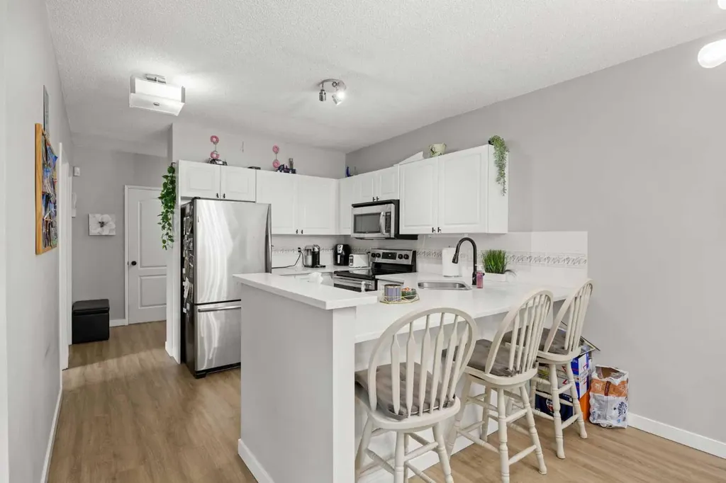 1328 13 Avenue SW Calgary AB T3C 0T3
