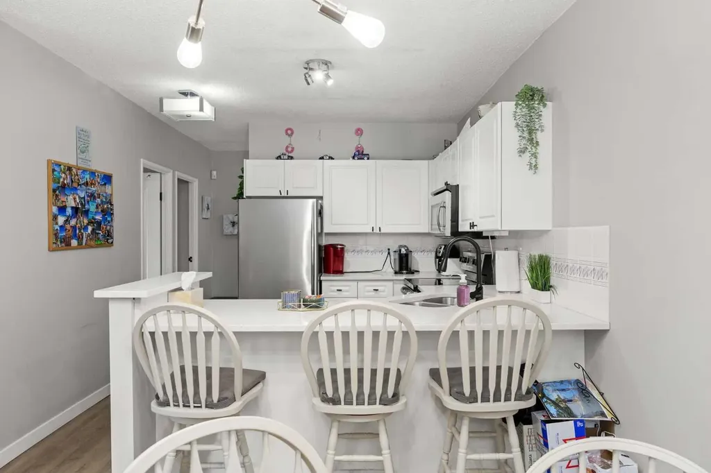 1328 13 Avenue SW Calgary AB T3C 0T3