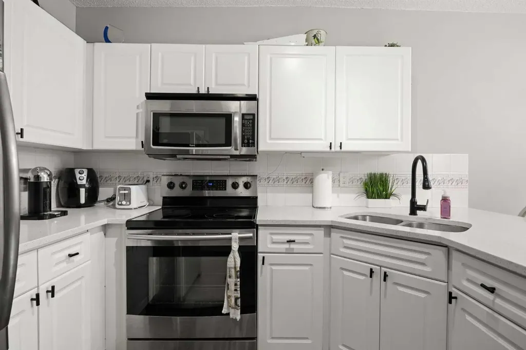 1328 13 Avenue SW Calgary AB T3C 0T3