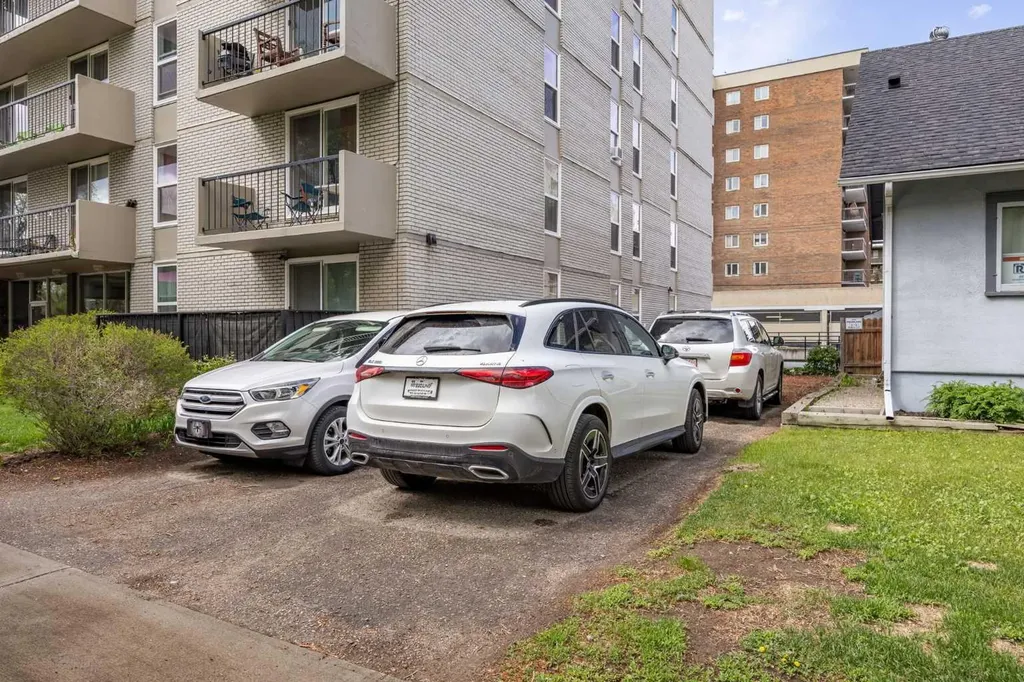 1328 13 Avenue SW Calgary AB T3C 0T3