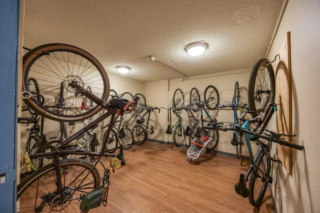 1328 13 Avenue SW Calgary AB T3C 0T3