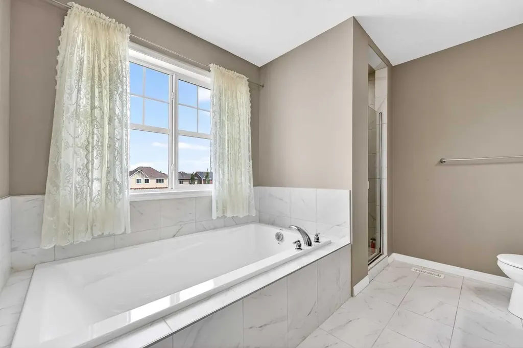 293 Windrow Crescent SW Airdrie AB T4B 4K2