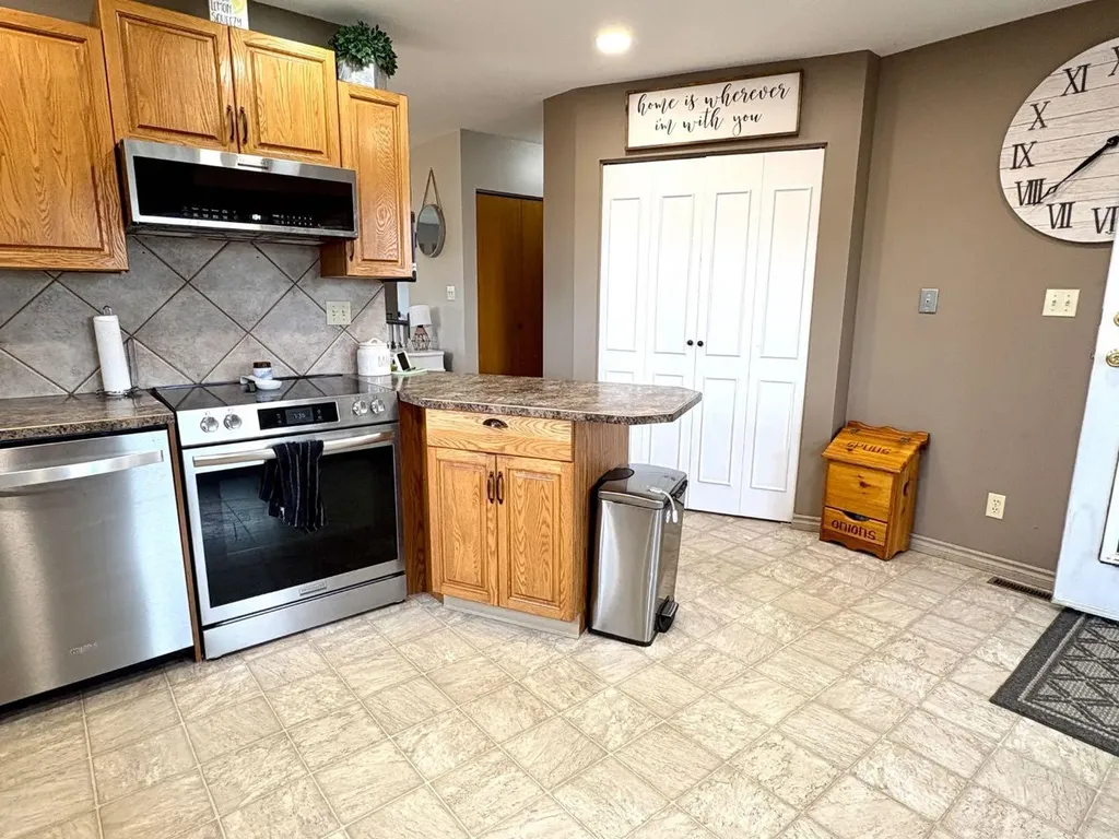 5310 67 Street Camrose AB T4V 4M1