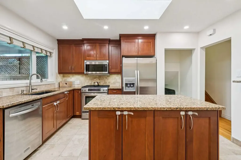 308 99 Avenue SE Calgary AB T2J 0J2