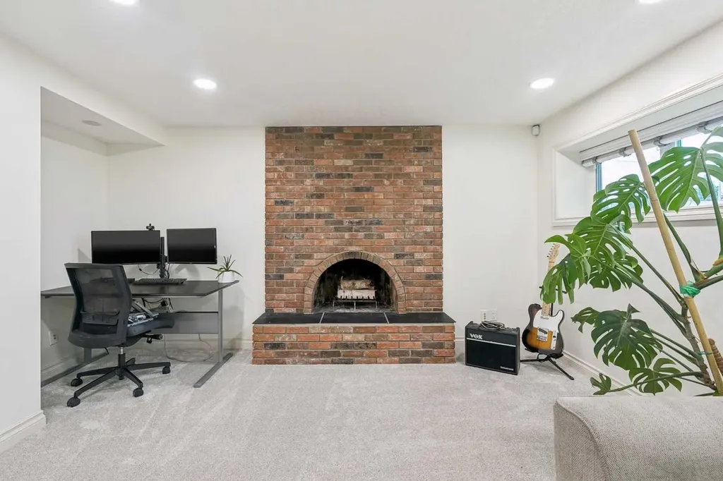 308 99 Avenue SE Calgary AB T2J 0J2