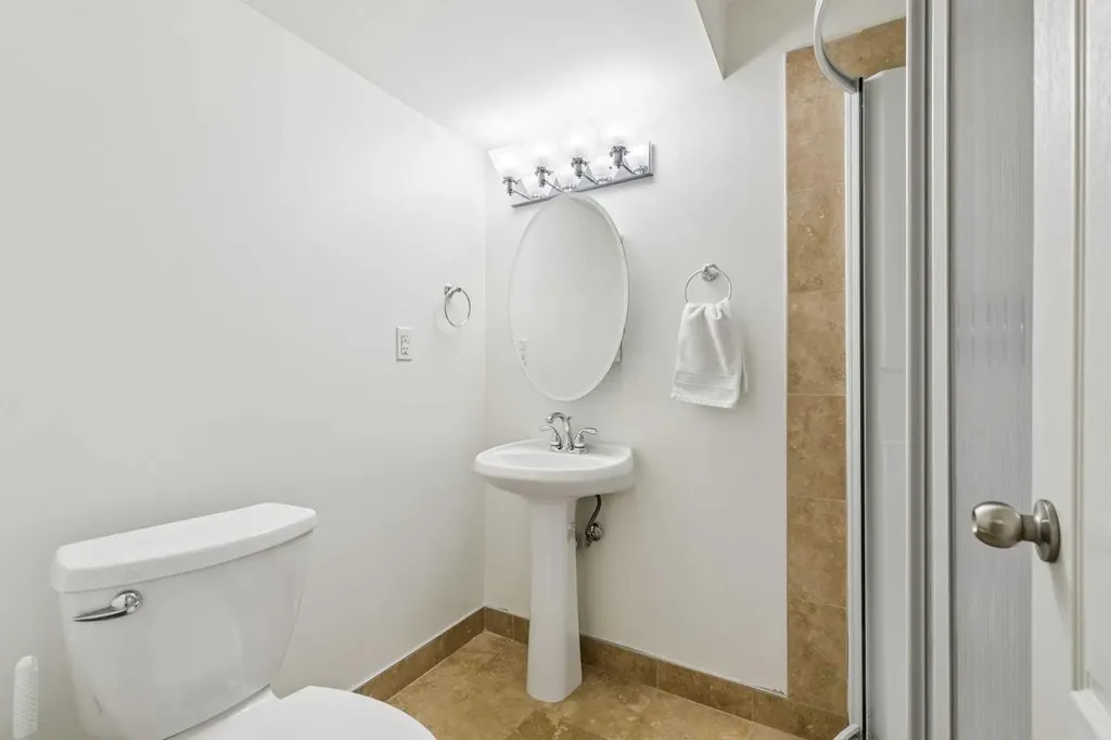 308 99 Avenue SE Calgary AB T2J 0J2