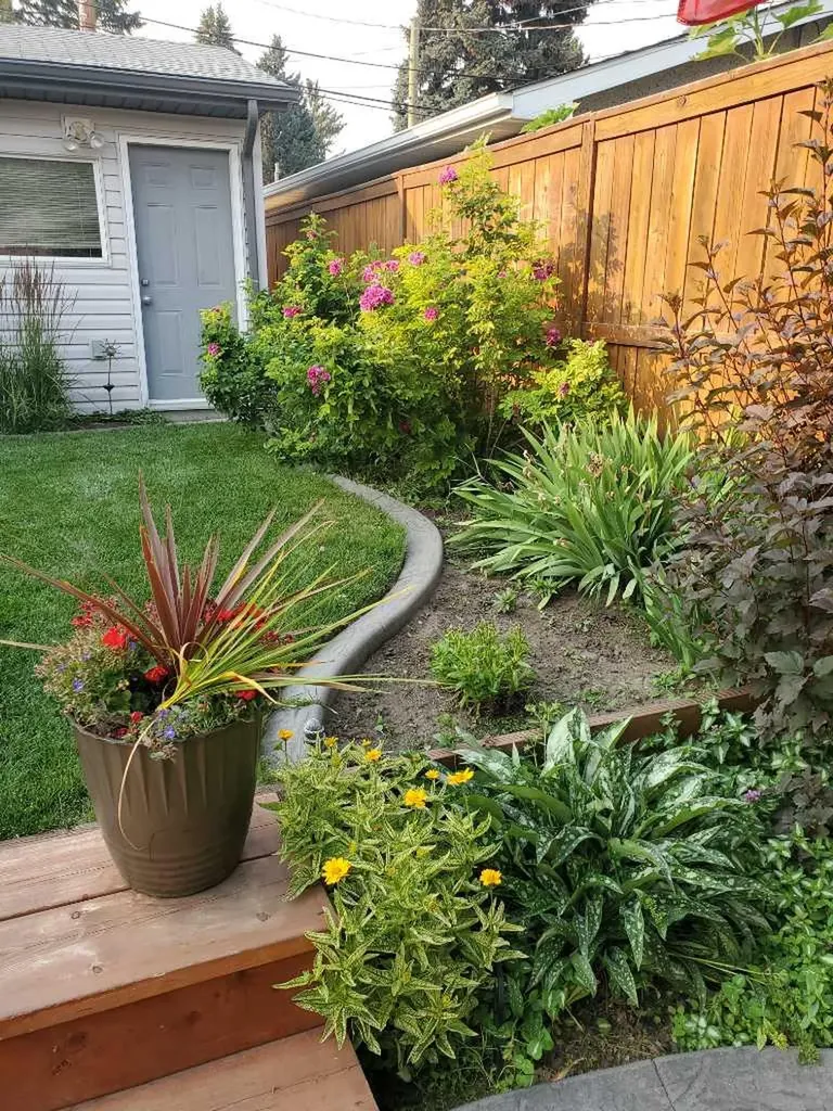 308 99 Avenue SE Calgary AB T2J 0J2