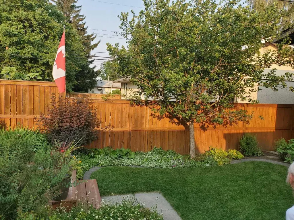 308 99 Avenue SE Calgary AB T2J 0J2