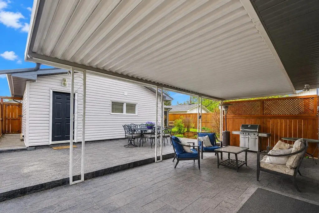 308 99 Avenue SE Calgary AB T2J 0J2